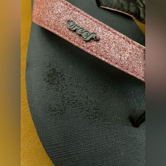 Reef pink glitter flip flops Size 7 - Picture 3 of 6